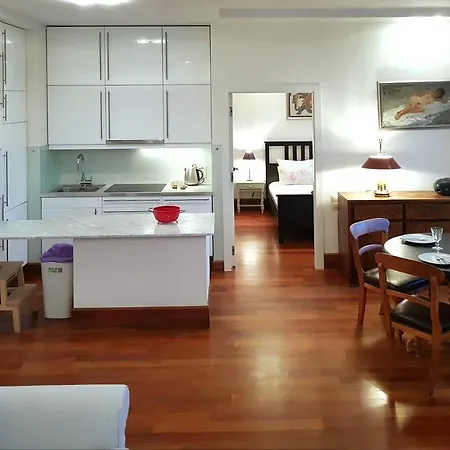 Roommate Traugutta 3 *