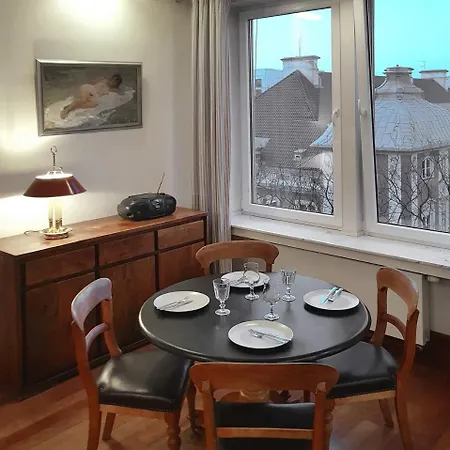 Roommate Traugutta 3 Apartment